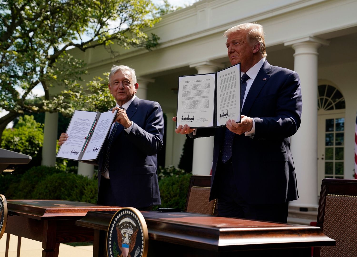 Los presidentes de México, Andrés Manuel López Obrador, y de Estados Unidos, Donald Trump firmaron la Declaración Conjunta por el inicio del T-MEC.